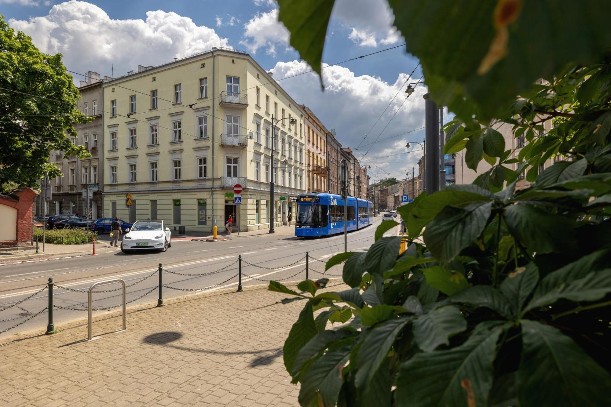 1-Bedroom Apartment With Balcony - Dluga 65, Krakow